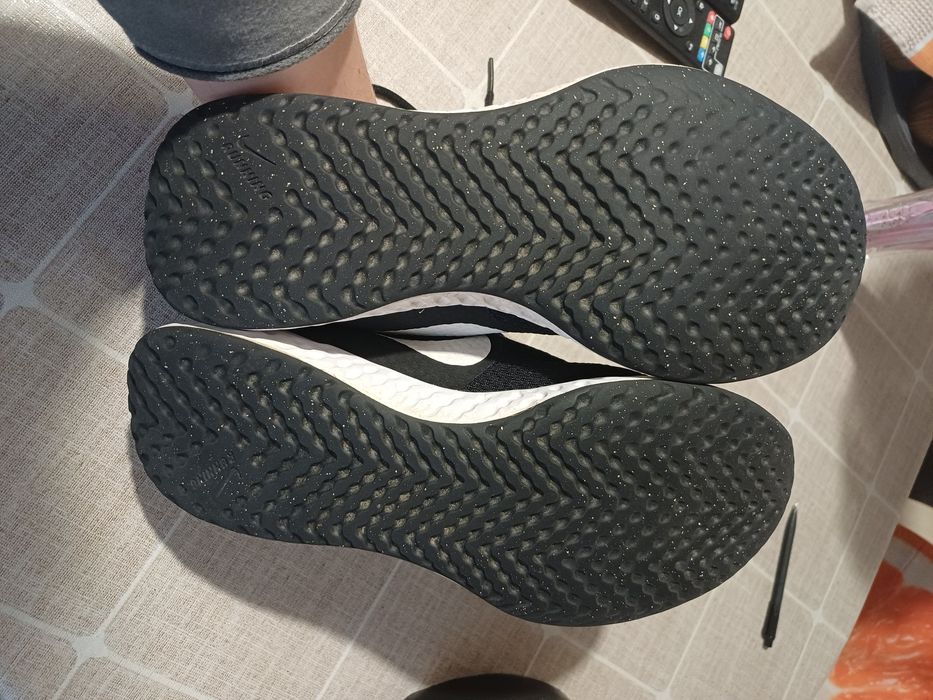 Кросівки  Nike Revolution 5.