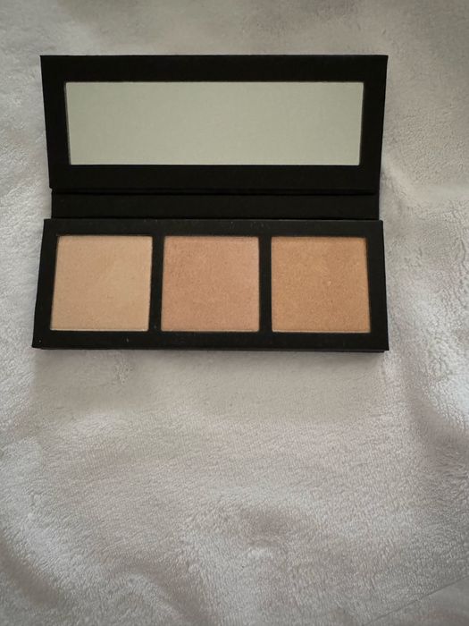 Mac Hyper Real Glow Paleta Rozświetlaczy