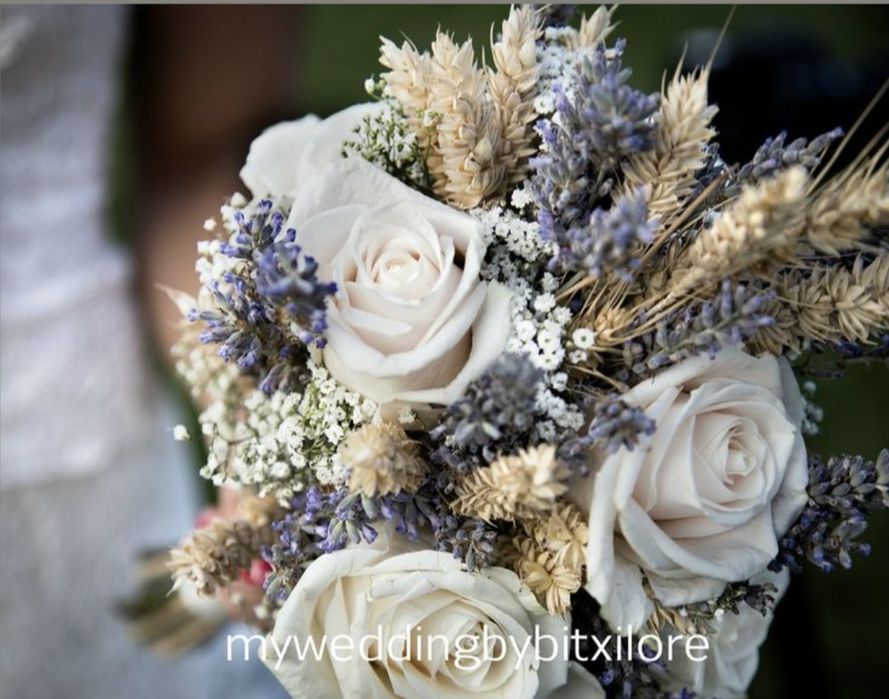 Bukiet ślubny z jasnymi różami 5 wersji