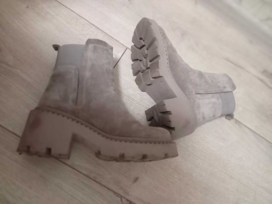 Продам осінні ботинки,замш,на утеплювачі