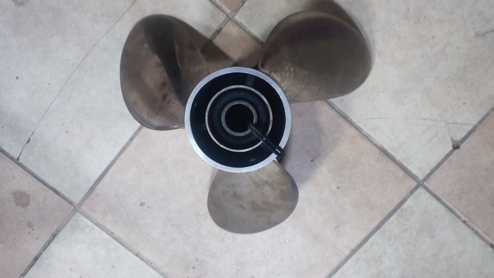 Продам гвинт нержавійка 13 1/2* 18", гвинти Ямаха 40-60