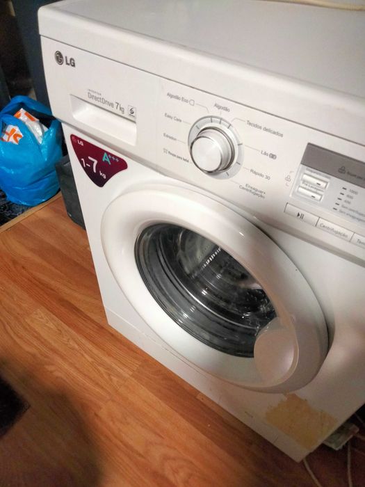 Máquina de lavar roupa de 7k LG em bom estado