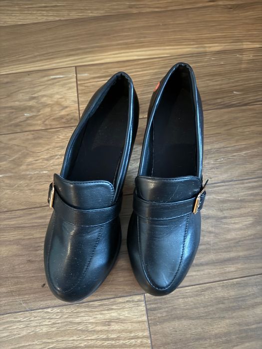 Nowe buty skórzane, rozmiar 39/40