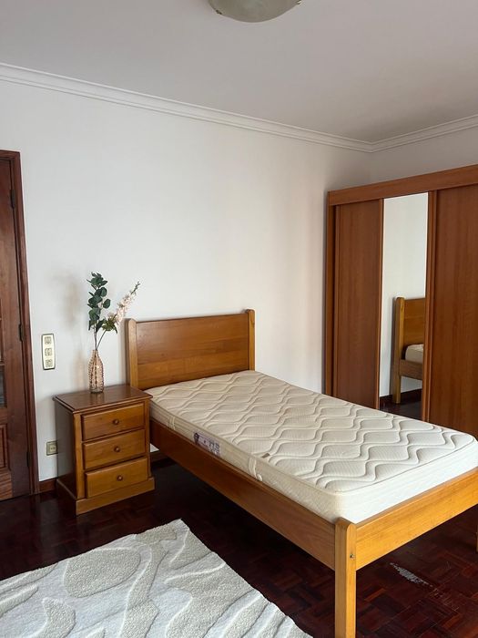 Alugo Quarto en:  São Martinho 47A, em ambiente limpo, e tranquilo para pessoa com trabalho estável, ou estudante universitário.