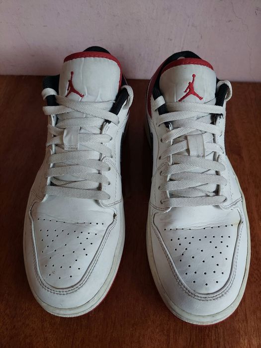 Кроссовки фірми air Jordan оригінал 

Розмір по бірці:
Us 9 UK 8 EUR 4