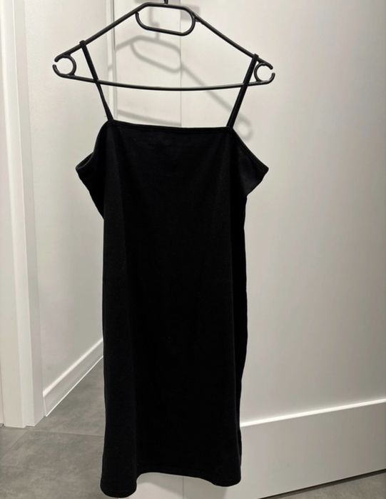 Krotka sukienka damska na ramiączkach