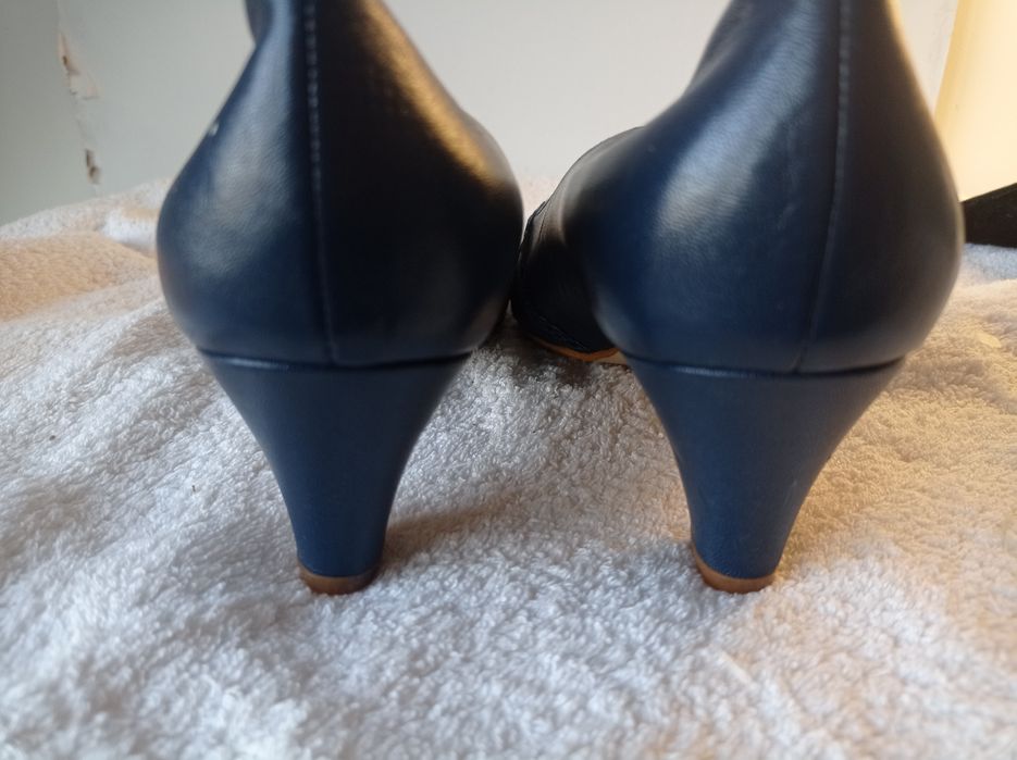 Granatowe, hiszpańskie, eleganckie rozmiar 37-37,5  stan bardzo dobry