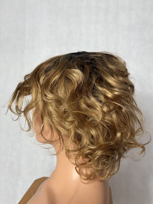 Peruka włosy naturalne kręcone rozjasniana