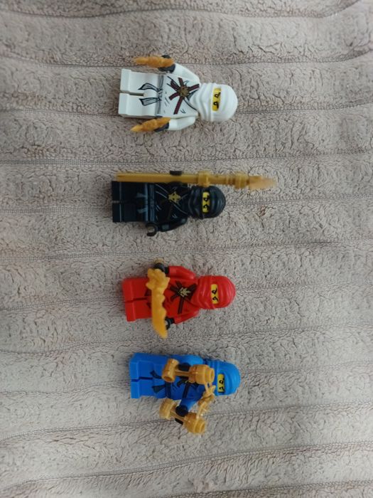 Продам фигурки лего ниндзяго пилот