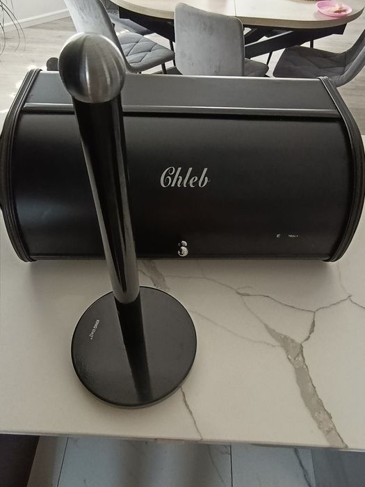 Chlebak czarny stojak na ręcznik papierowy
