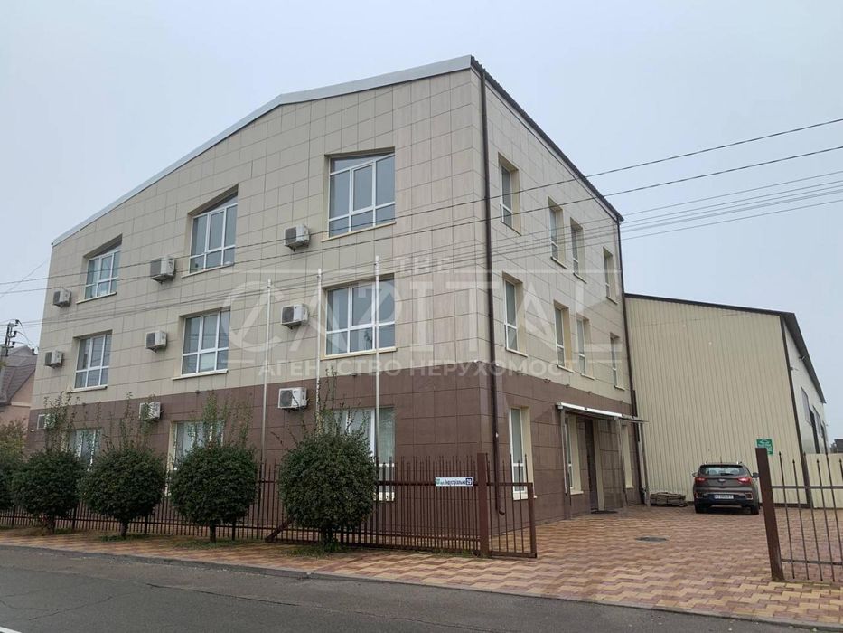 Продаж 3-поверхової будівлі, вул. Індустріальна, с. Святопетрівське