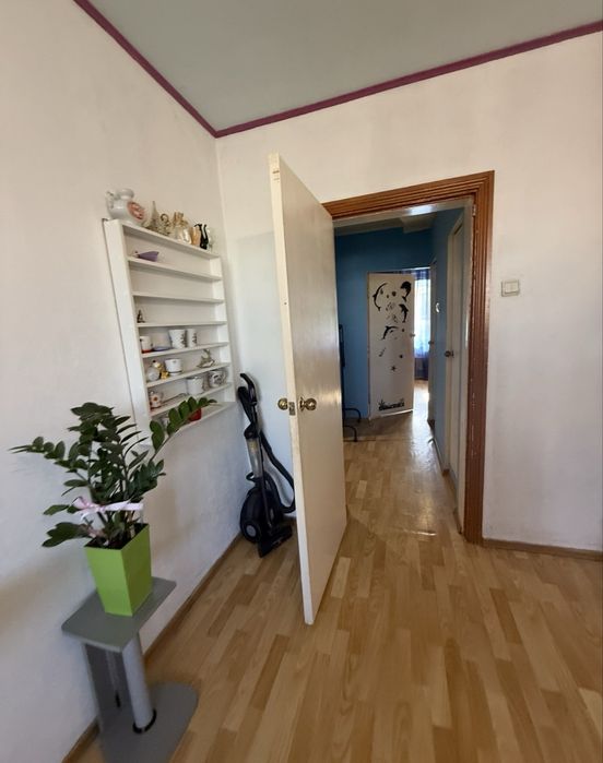 Левада  3к  панельний Будинок  65000$
