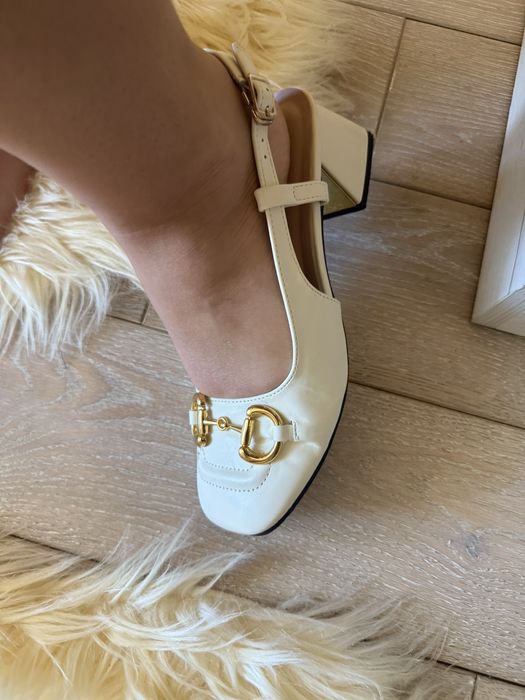 Туфлі білого кольору на невеликому підборі розмір 40