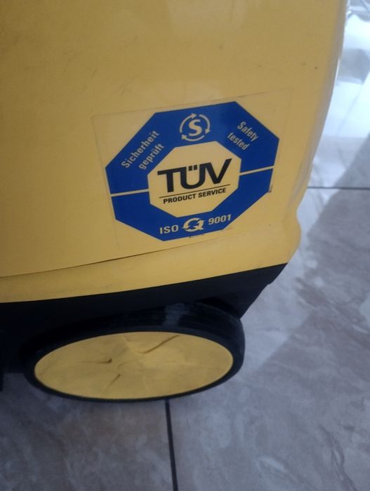 Продам пилосос KARCHER DS5500