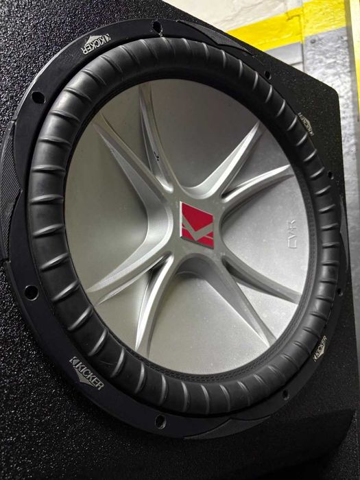 Сабвуфер KICKER + Q BOMB