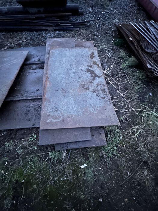 Лист металевий вживаний в хорошому стані