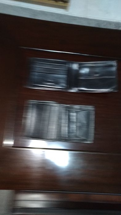 Carteiras em pele genuina vendo as duas pelo preço