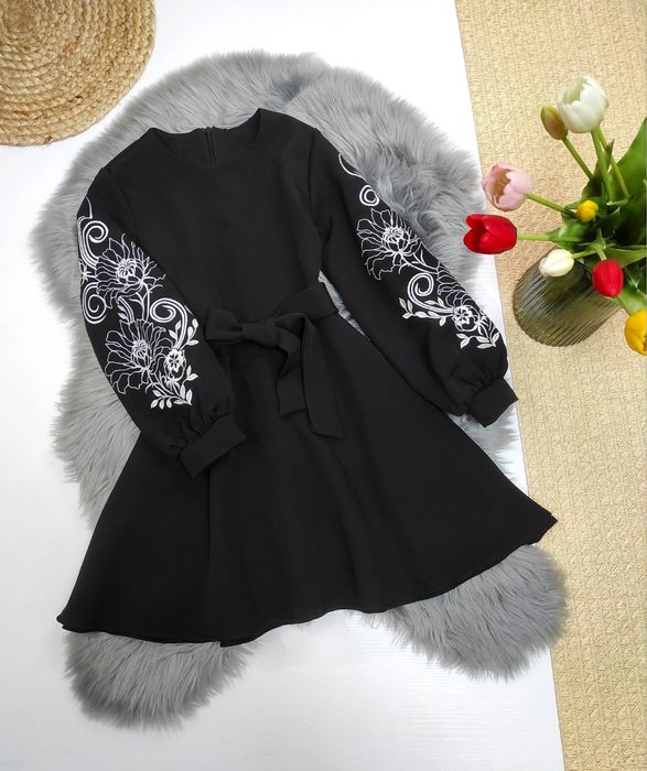 сукня з вишивкою для дівчинки 134,140 розмір