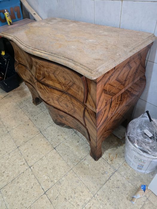 Cómoda    antiga para restaurar