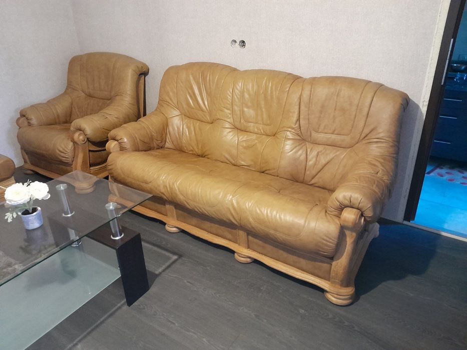 Набір шкіряний диван крісла та пуф