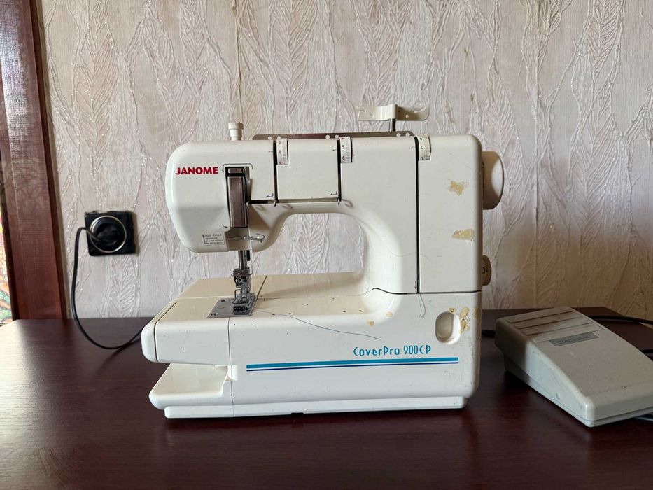 Розпошивальна машина Janome CoverPro 900CP
