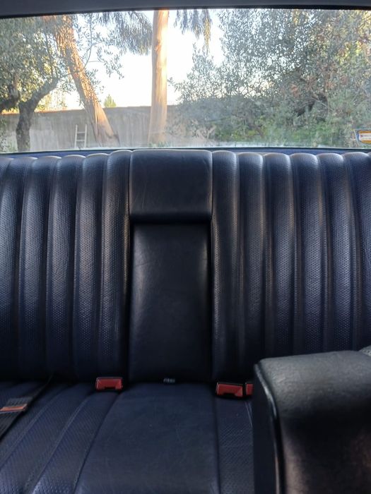 Mercedes 300d W123 reservado