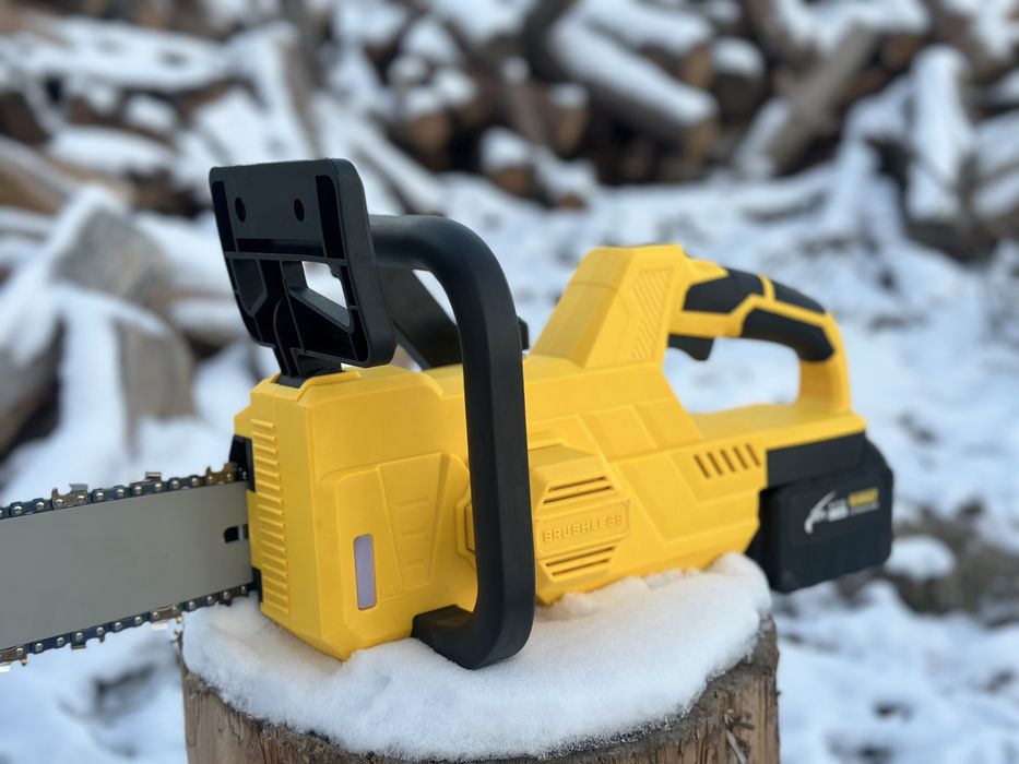 Акумуляторна ланцюгова пила DeWalt DCM565N(35см 40V9aH) потужна