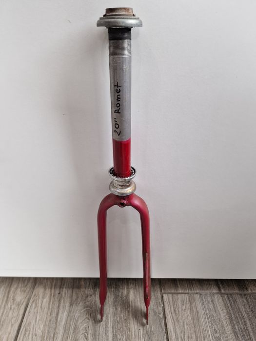 Widelec rowerowy przedni sztywny Romet 20 cali