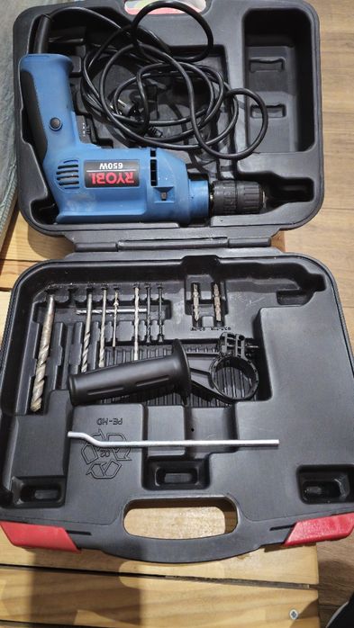 Berbequim percussão Ryobi 650W com mala e brocas