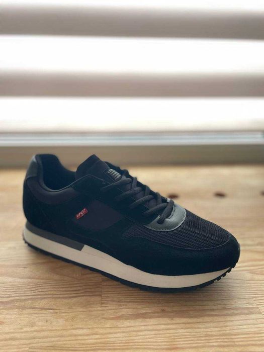 Чоловічи кросівки Levi's