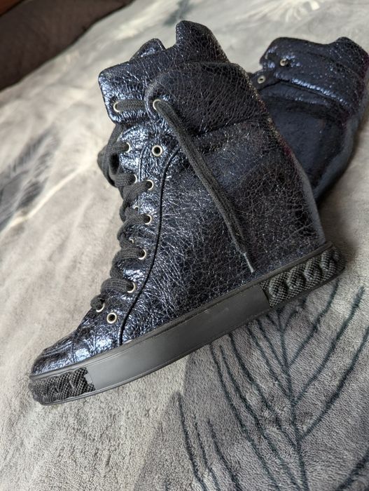 Продам черевики жіночі Casadei