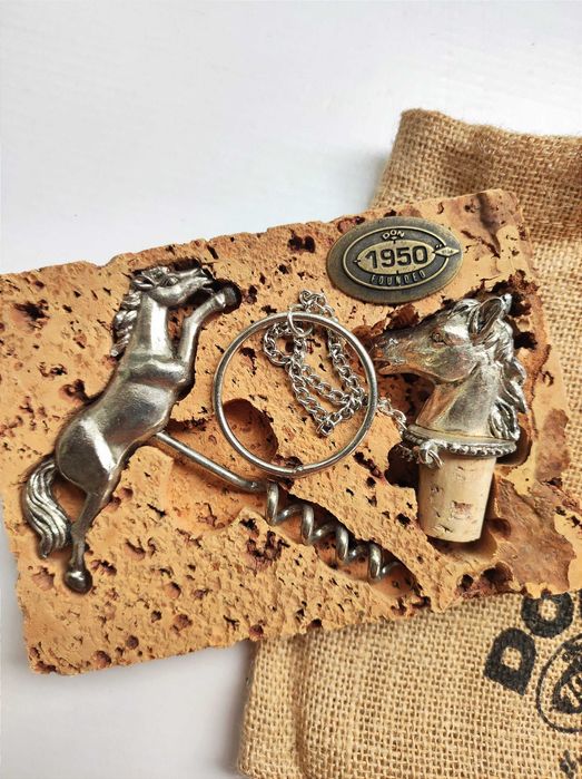 Conjunto antigo saca rolhas e rolha cavalos metal em cortiça Don 1950