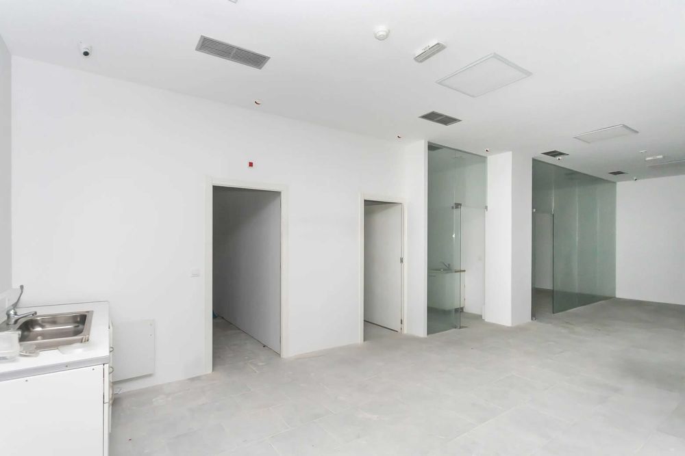 Espaço comercial com 600 m² — instalações novas