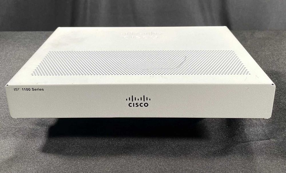 Router Cisco C1121-4PLTEP