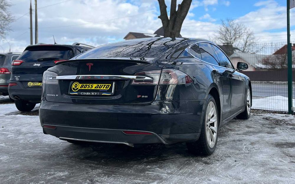 Tesla Model S 2013