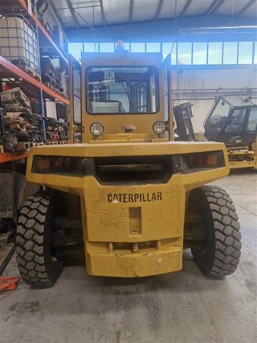 Empilhador Caterpillar DP100