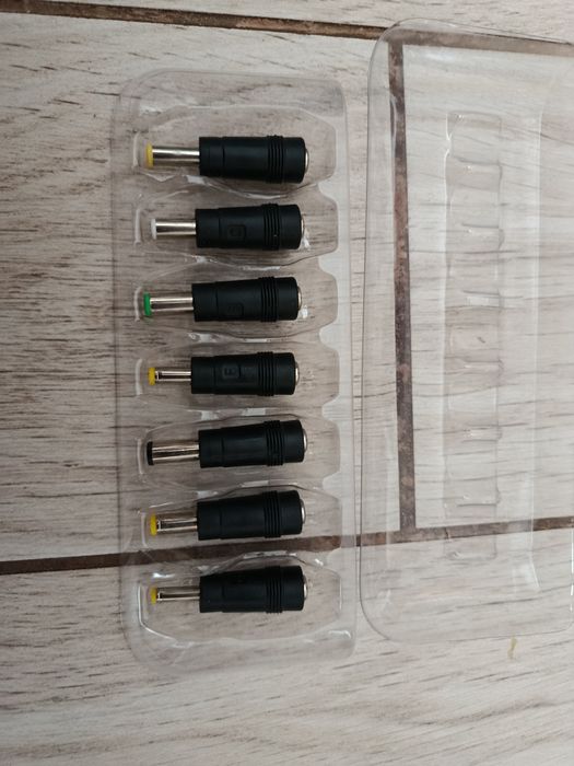 Універсальні насадки для зарядки ноутбука, перехідники, набір