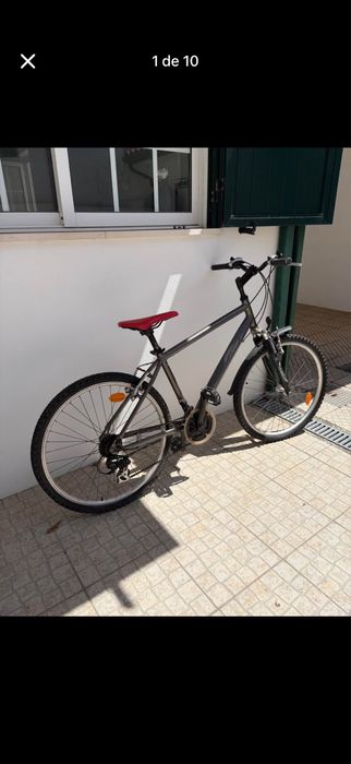 Bicicleta cinzenta
