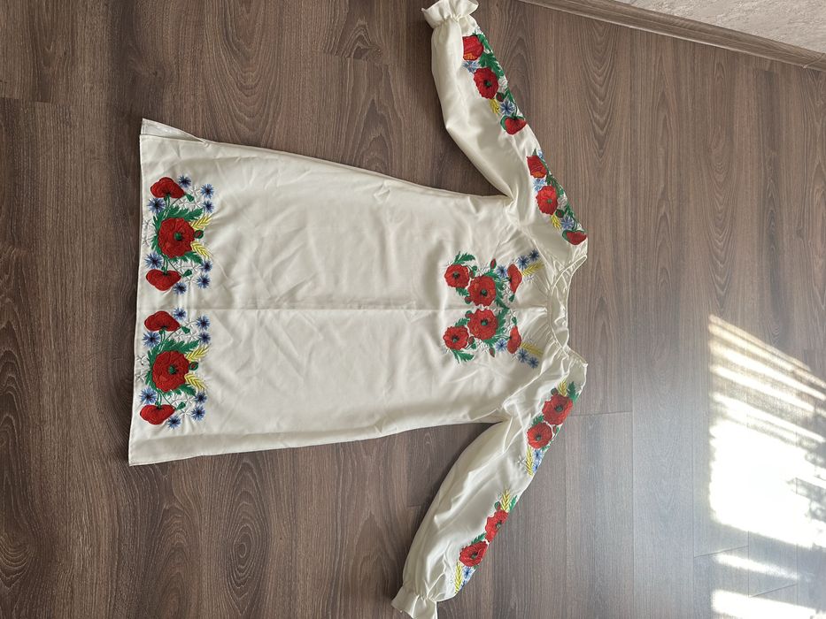 Продам вишите плаття