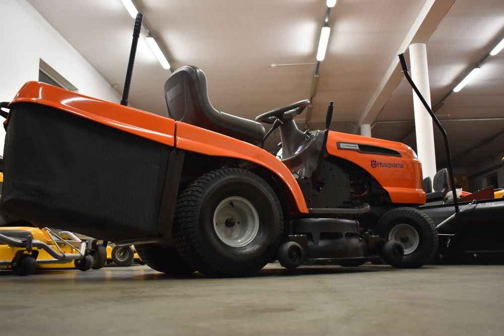 Traktorek kosiarka Husqvarna CTH180 Kawasaki 2 cylindry , pług