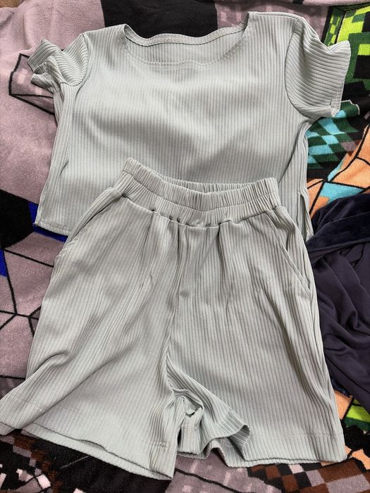 Костюм з шортами  як новий