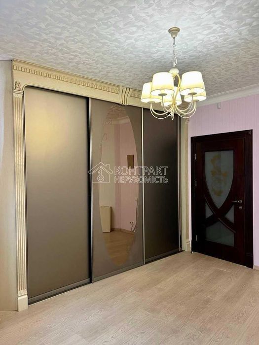 Продається будинок 307 м2, з бомбосховищем, м. Студентська
