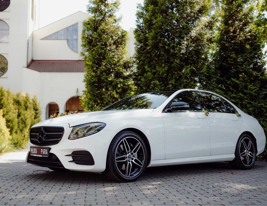 Auto do ślubu / wesela. Samochód biały Mercedes Benz