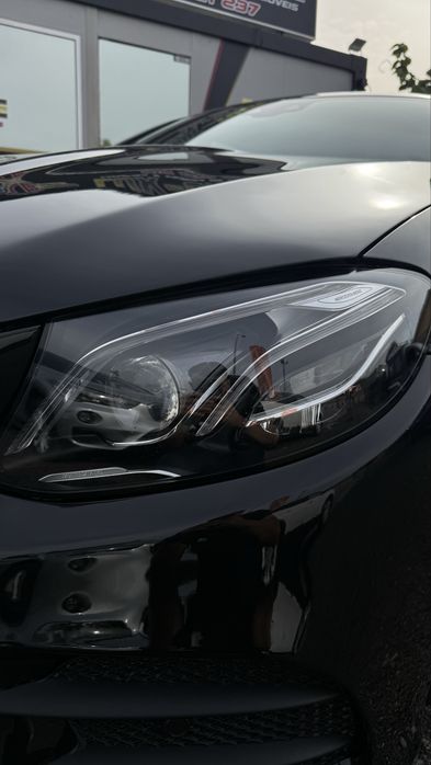 Mercedes-Benz E 220 Coupé AMG - Pack Night — photo 3