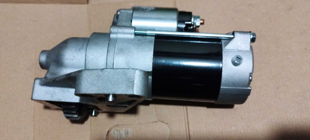 Motor de arranque completamente novo.