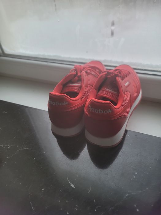Reebok classic red