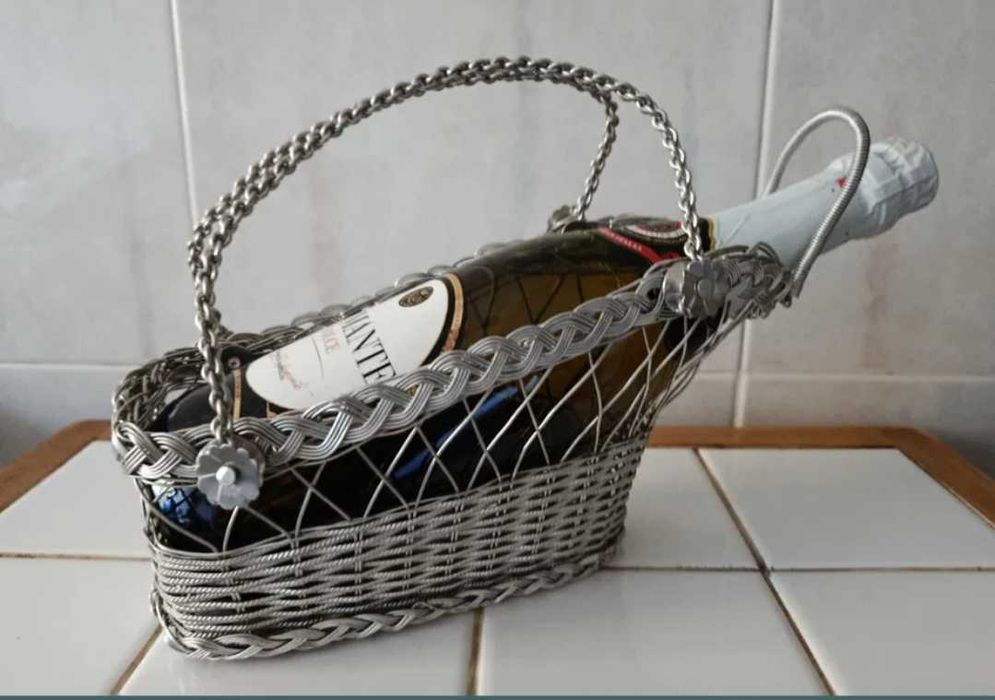 Candeeiro de mesa e suporte de garrafa