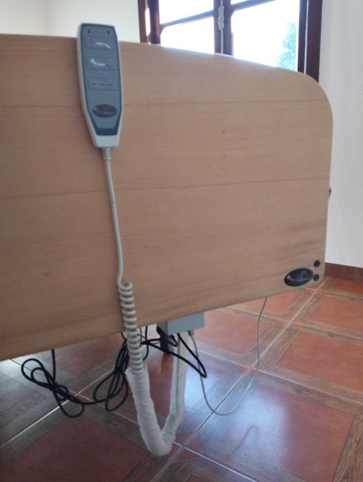 Cama hospitalar elétrica + Colchão anti-escaras