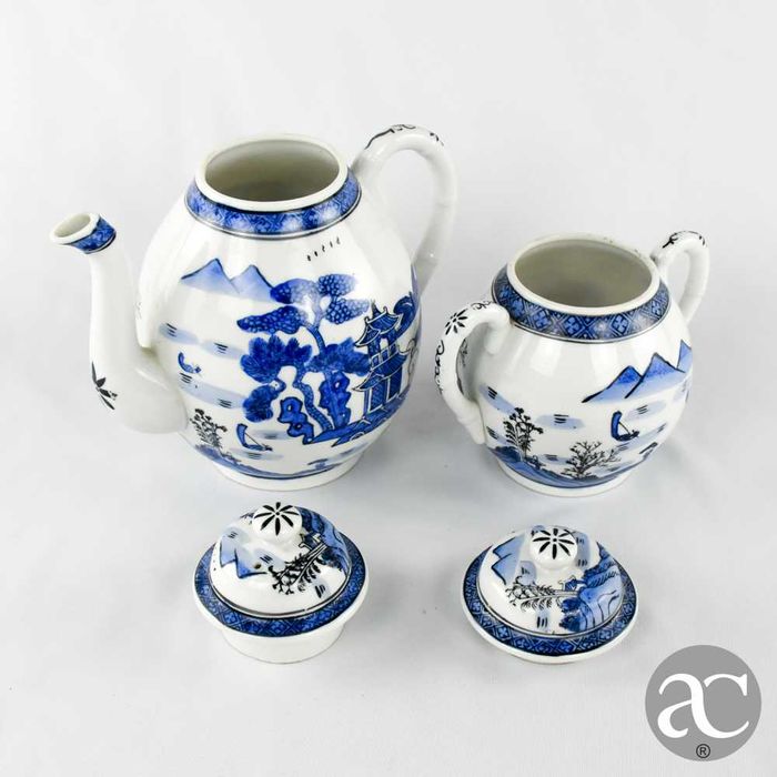 Bule, Leiteira e Açucareiro em porcelana da China, Cantão, circa 1970