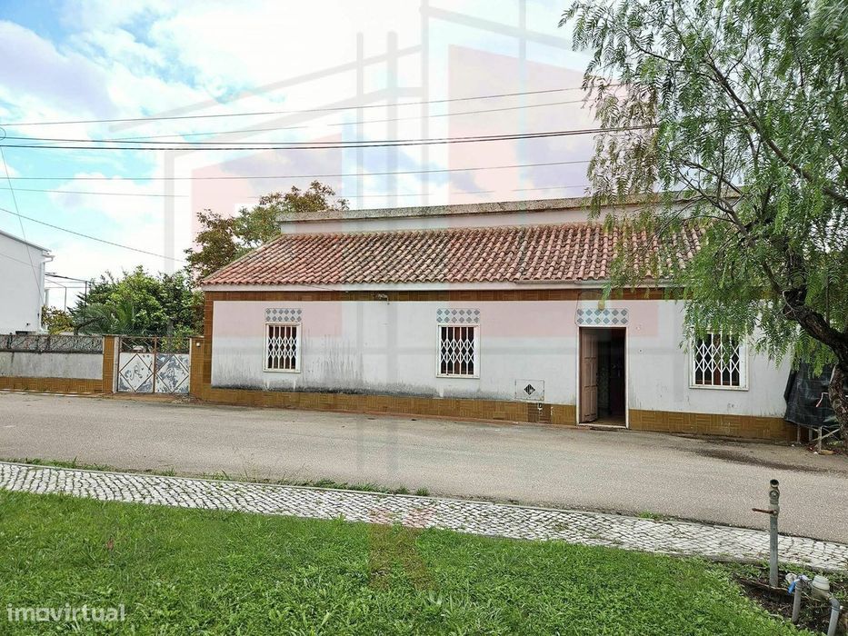 OPORTUNIDADE - Moradia em Marruas, Rua da Escola, 17